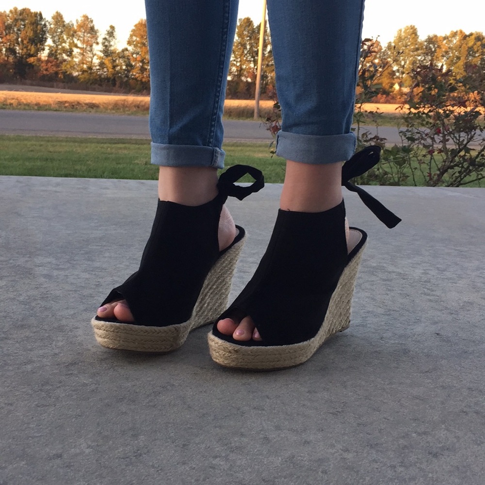 Refresh Wedge High Heels With Adjustable Strap